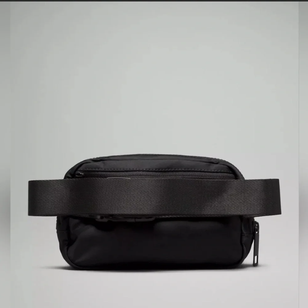 Lululemon Everywhere Belt Bag 1L Pride NWT - Picture 2 of 6